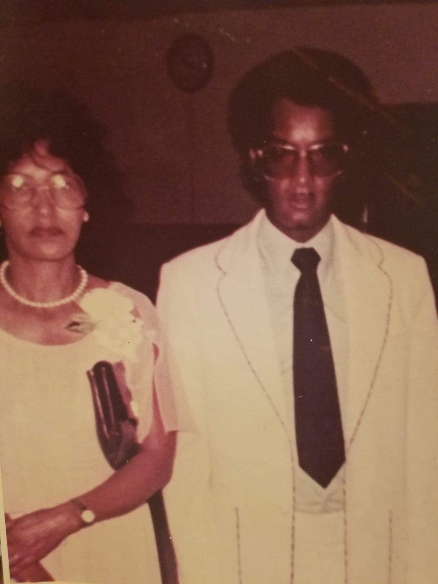 likeleeka_'s tweet photo. I love you forever and ever granny! I got the best guardian angel and I know your watching over me and I’m going to make you proud. Rip grandma💖👵🏽👼🏽 https://t.co/NXMDCV56dF
