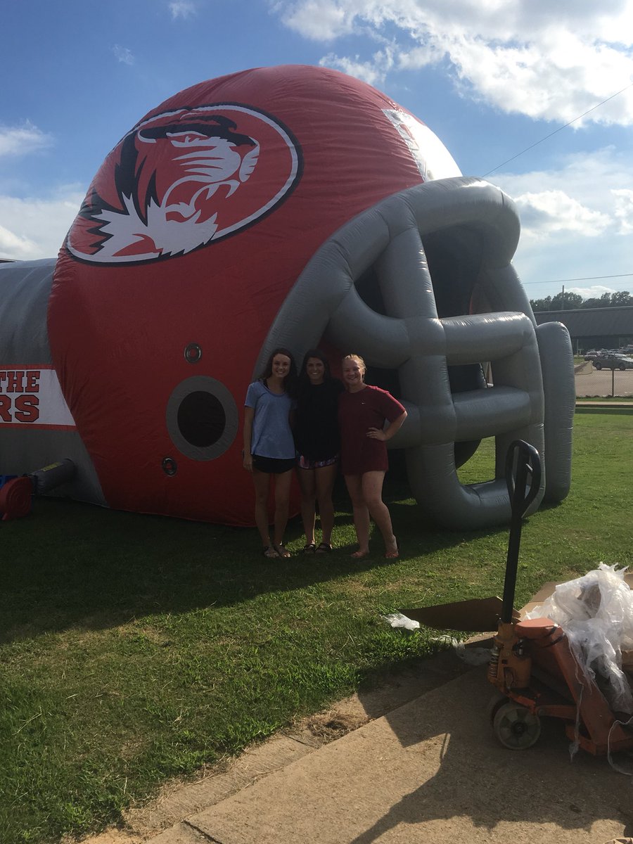 Deanna Lowery tweet media