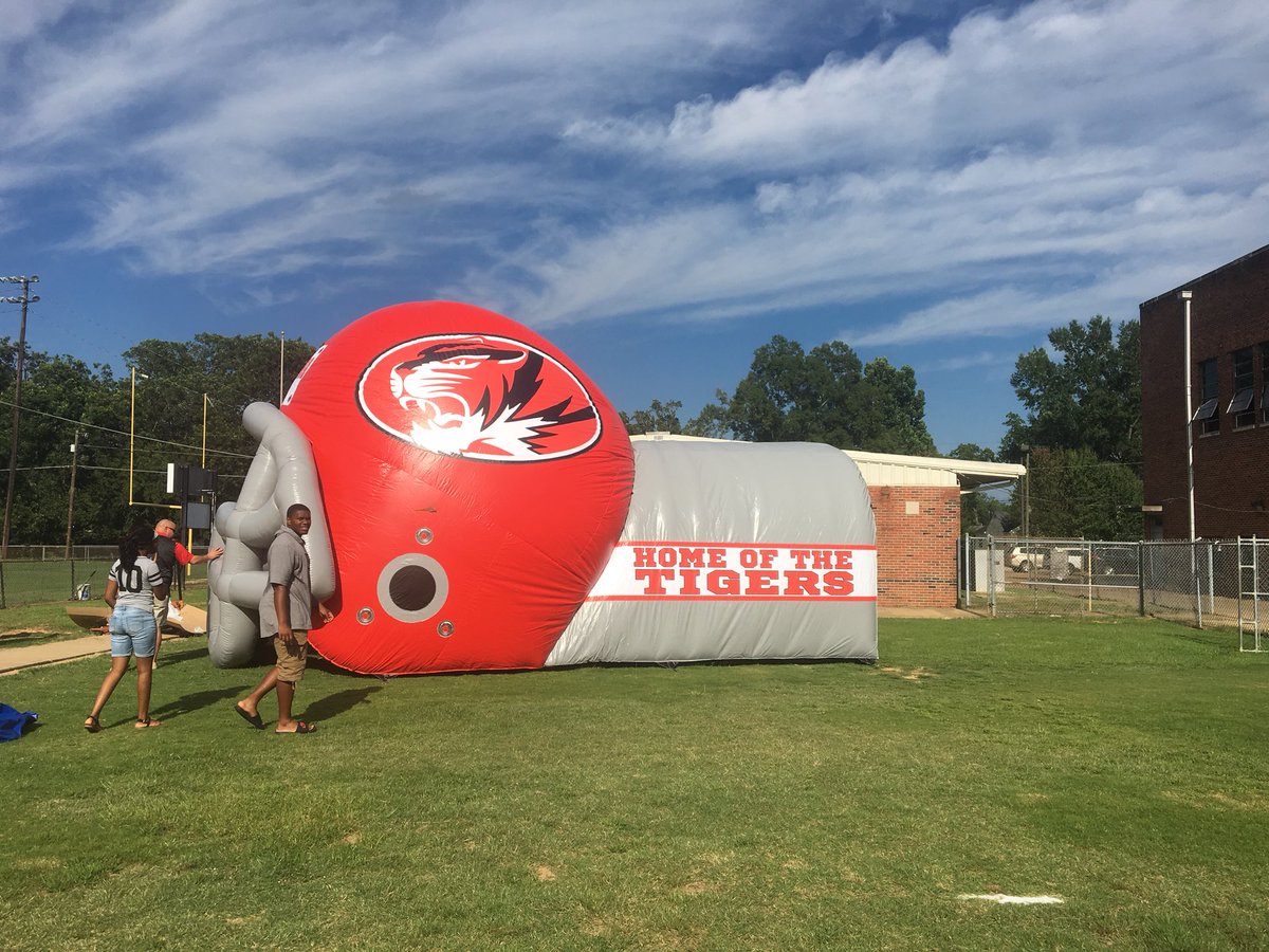 Deanna Lowery tweet media