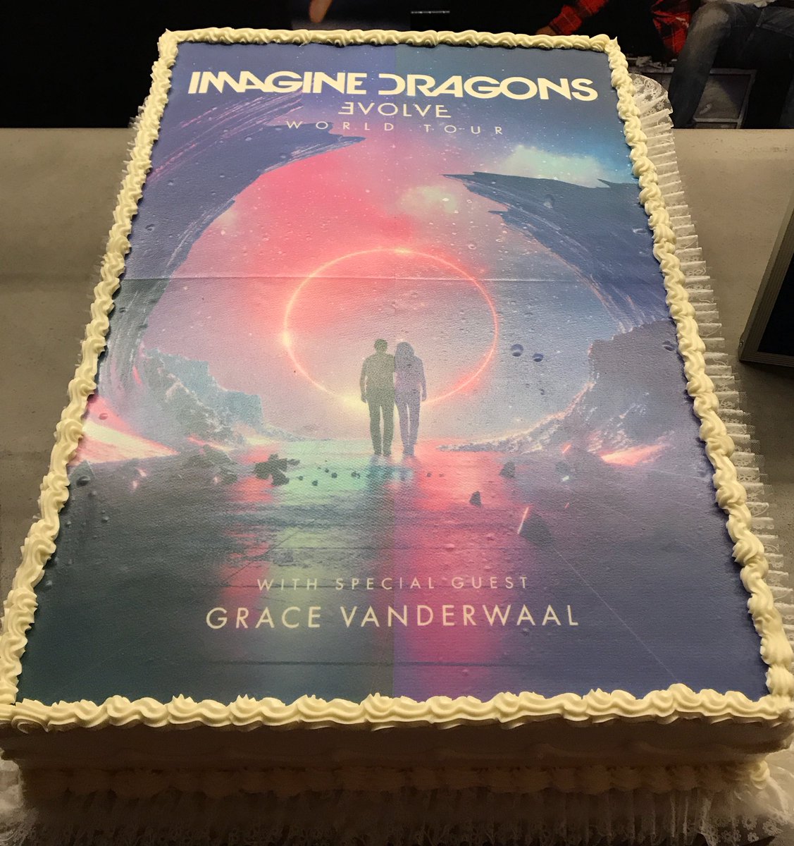 thekiaforum's tweet photo. It’s where my demons hide. 🍰 #ForumCake #DragonsForum @Imaginedragons @DanReynolds @WayneSermon @benamckee @DanielPlatzman https://t.co/hIQZFiRBGr