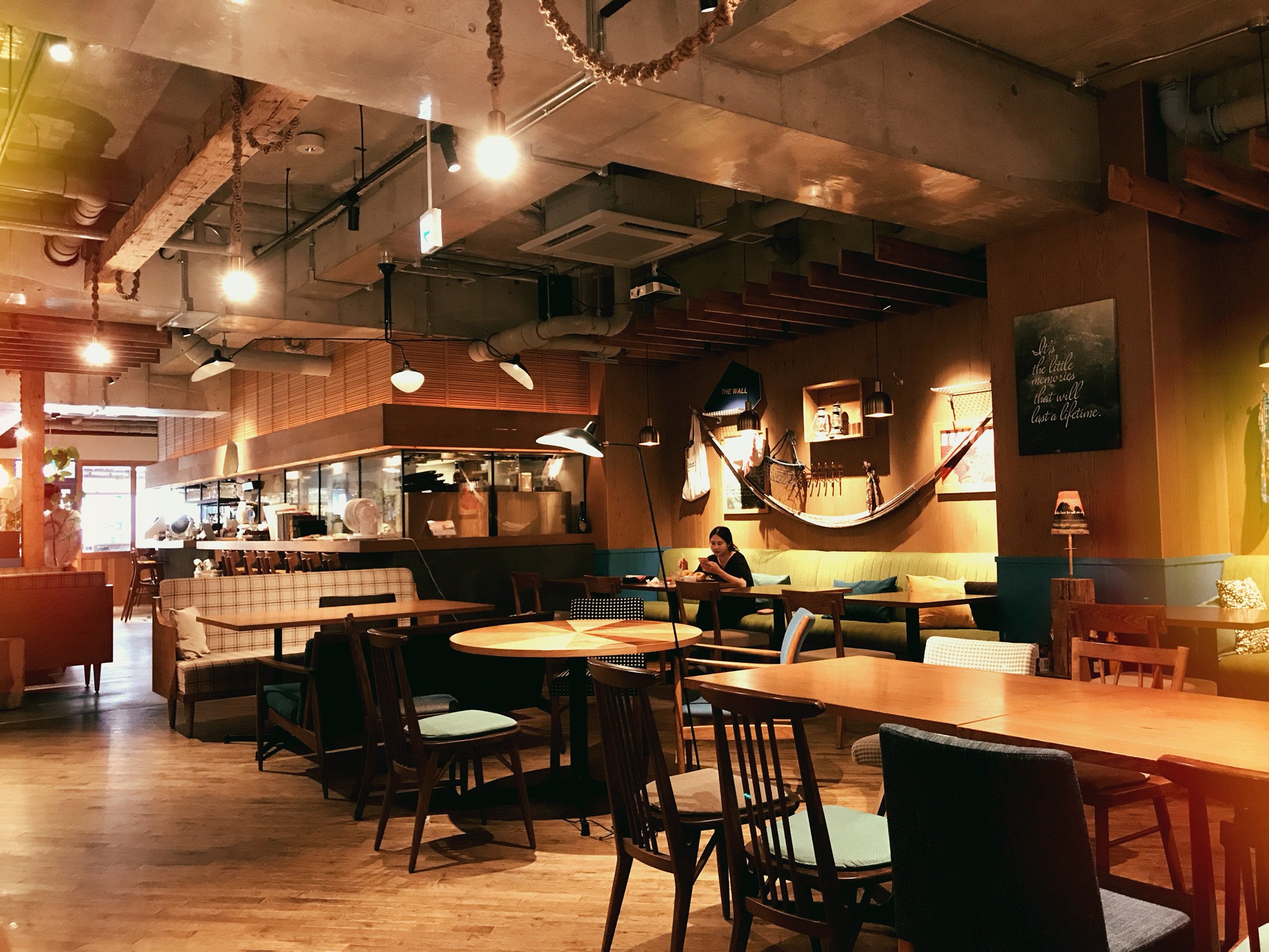 Cafenavi Cafe Navi心斎橋 The Wall 詳細 アジアン風な内装が特徴的で 同会場はホテルの一階にあり 昼はカフェ 夜はバー Amp レストランと楽しめます 店舗詳細 住所 大阪府大阪市中央区西心斎橋2 17 9 営業時間 11 00 24 00 L O 23
