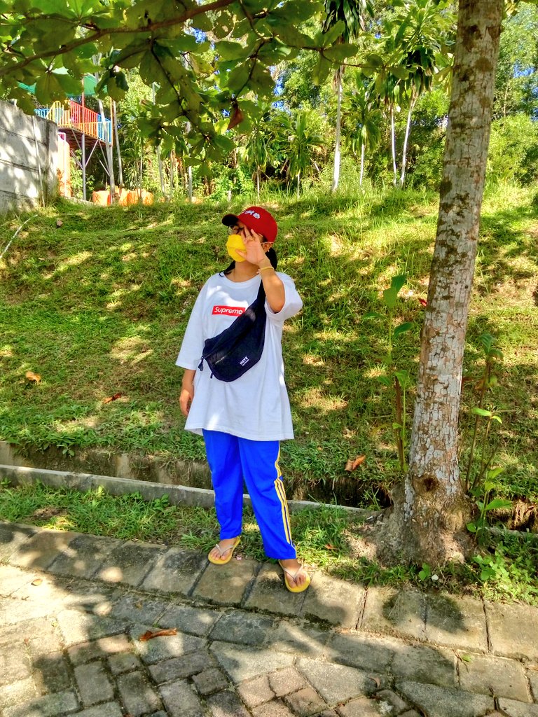 Jangan pedulikan mereka yang tidak menyukaimu.. fokuslah pada mereka yang menyayangi mu..😍😍😘😘