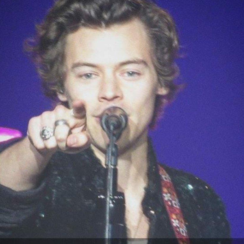 thesoliveira's tweet image. adivinhem quem não vai dormir, preocupada com os tuites. #8YearsOfOneDirection