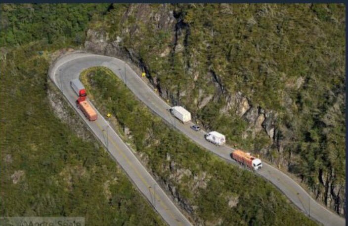 rthurfidelis's tweet photo. essa aq eh a segunda curva mais perigosa do Brasil, localizada na serra do rio do rastro 
a primeira eh a do seu sorriso bb https://t.co/2kMlcNtnxw