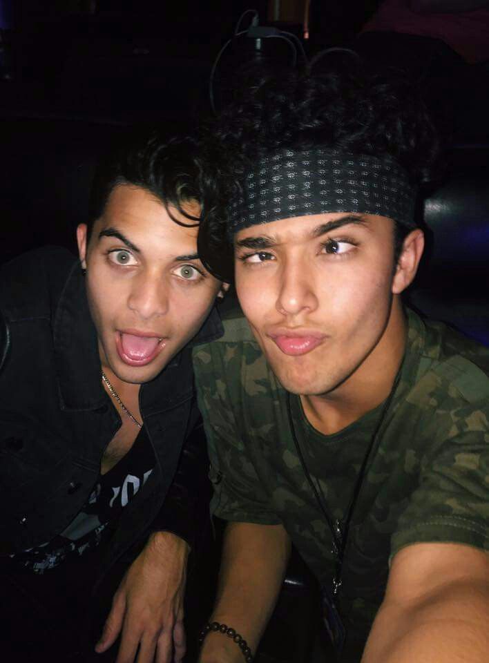 kazgrayson's tweet photo. best deathly friends #FriendsWeek https://t.co/A7tDZEtJaV