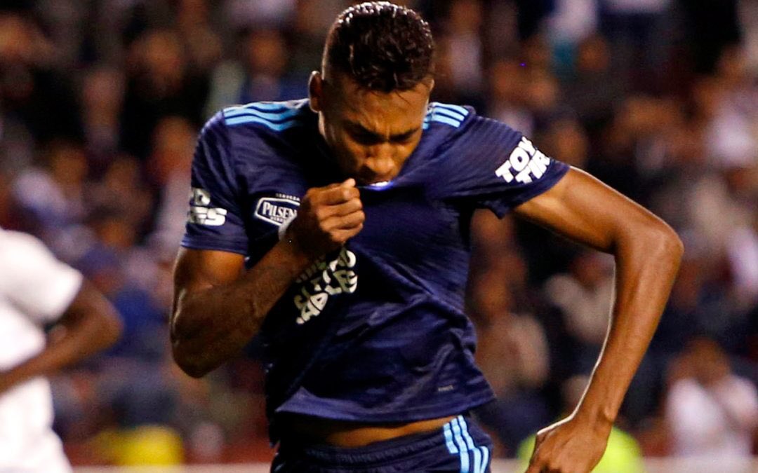 Nunca imaginé llegar a querer tanto esta camiseta. Definitivamente jugar en Emelec es diferente a todo, nunca olvidaré lo que significó jugar en estadio Capwell con la mejor hinchada de todas. Gracias a toda la familia azul, me llevo un grato recuerdo de todos! #graciasbombillo💙