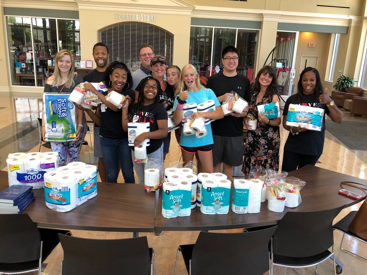 LOVEROLLSINC's tweet photo. What an amazing day we had distributing Love Rolls to those in need with the help of my @AlumniGACS @GACSpartans  .  Thank you all so much for helping me and my sister make an impact on the lives of so many.  #LOVEROLLS! https://t.co/jUlwLcRoGd