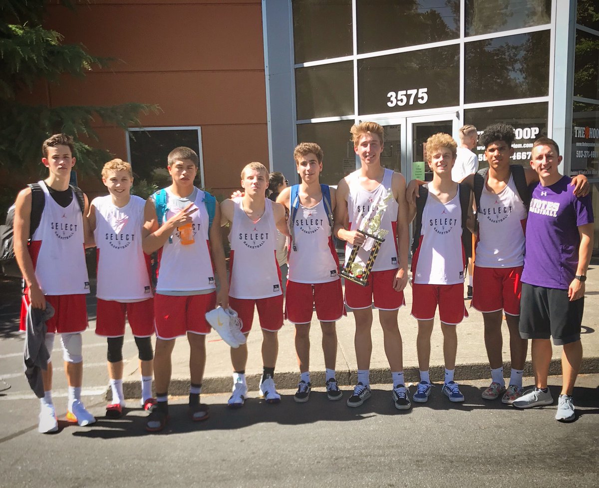 micha3l_johnson's tweet photo. Extremely proud of this group! Played tough all weekend & went 5-1 in the NW Premier Summer Championships in Salem. Unfortunately came up 3 points short in the championship game. Now onto the final week in Las Vegas! #SelectBasketball #SelectRed #AllIn https://t.co/nuaojakpgd