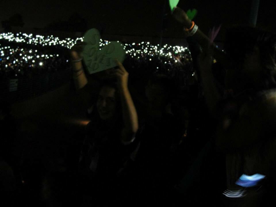 kwifineline's tweet image. me in 2013, i don’t even know what I was wearing but 2013 was their best year pf all time  #8thYearsOfOneDirection