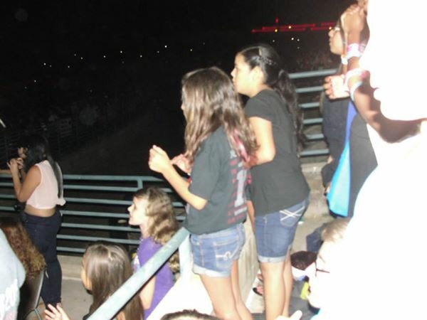 kwifineline's tweet image. me in 2013, i don’t even know what I was wearing but 2013 was their best year pf all time  #8thYearsOfOneDirection