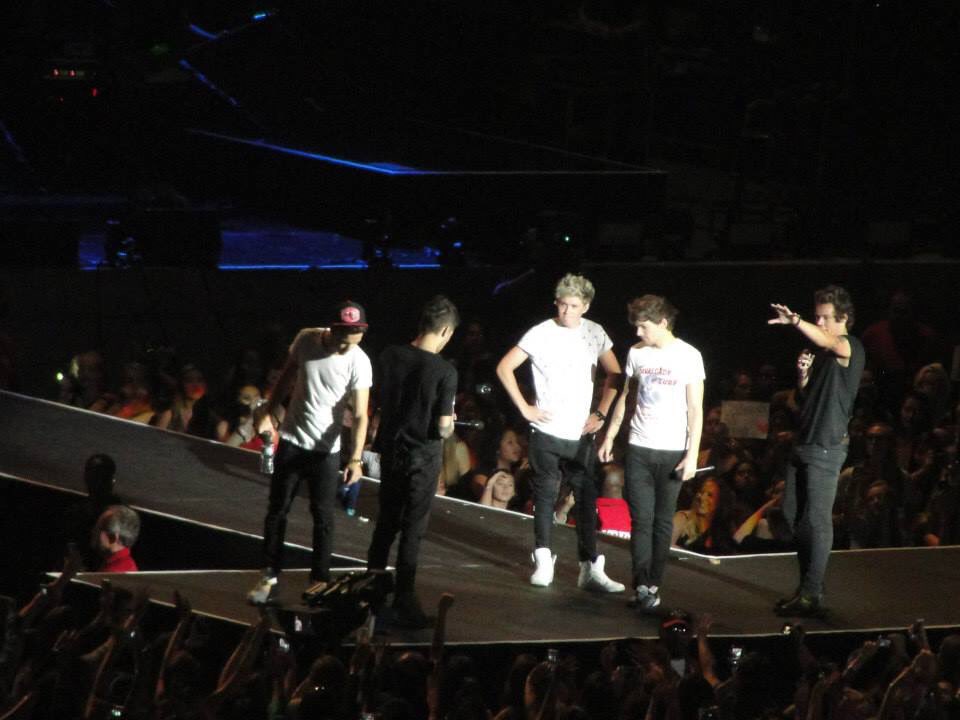 kwifineline's tweet image. me in 2013, i don’t even know what I was wearing but 2013 was their best year pf all time  #8thYearsOfOneDirection