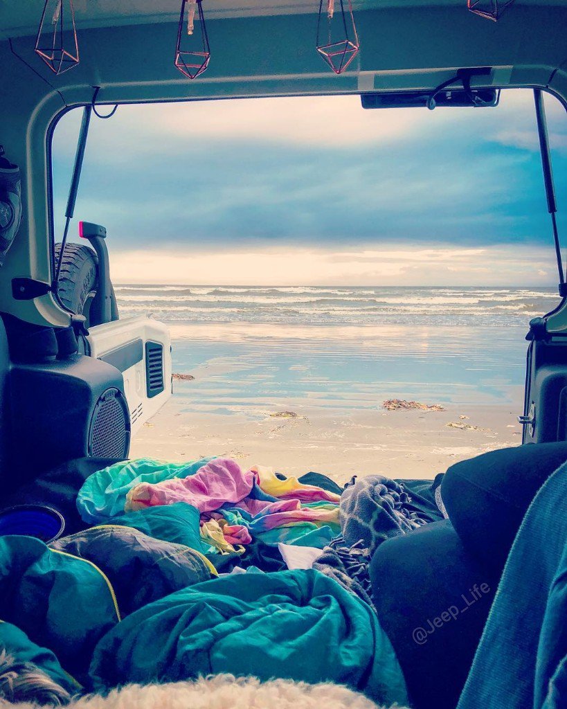 I wanna have a Sleepover on the Beach in the Jeep. 💁🏼❤️