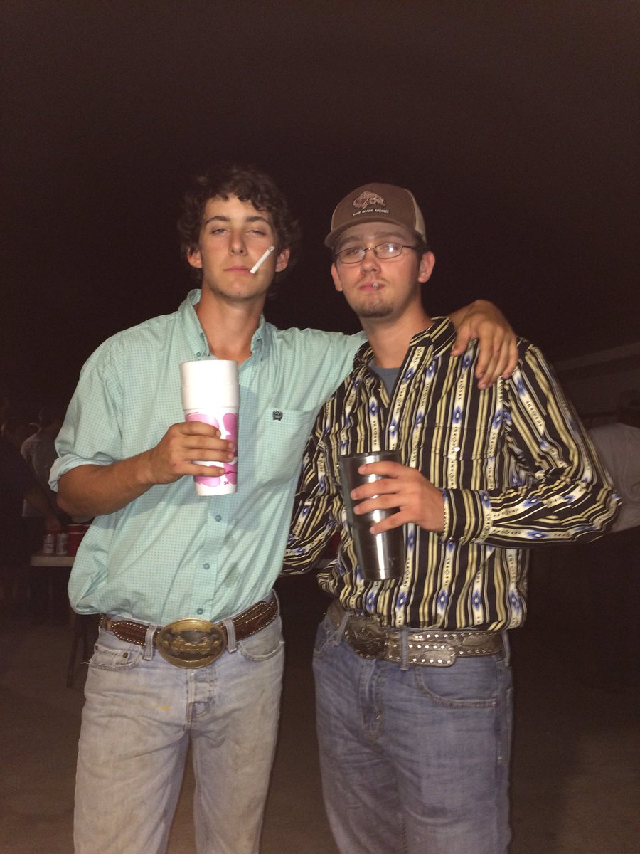 UntamedJeaux's tweet photo. Happy 20th birthday to my best friend/little brother 😝🍻🤙🏼 without this kid idk where I’d be at in life right now! #YouDaRealest #FishLookinAssNigga
#WeStruggledTogether
#NowWeStriveTogether @holt122 https://t.co/QqDsowFDOy