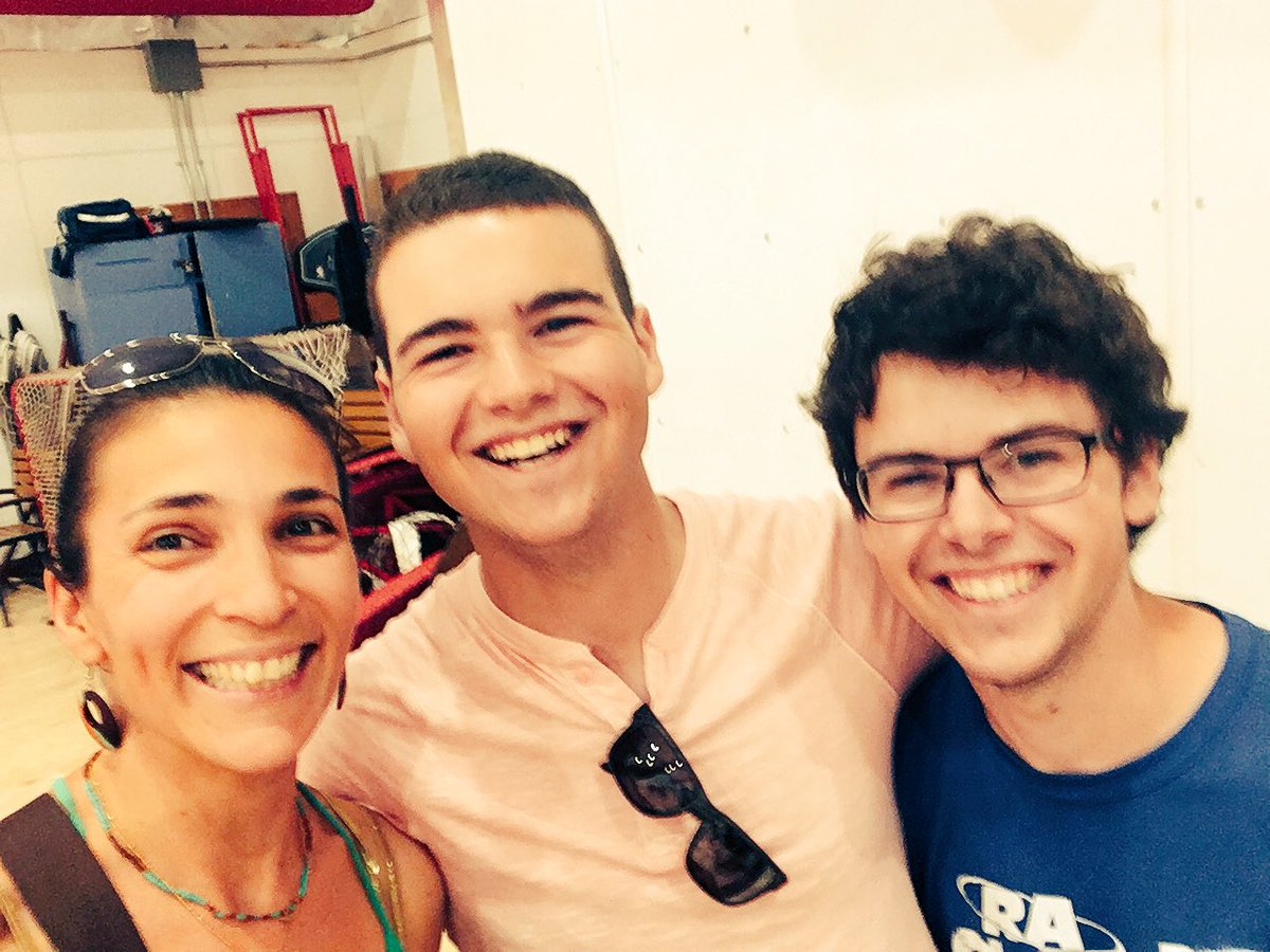 orozcnata's tweet photo. Fière et très heureuse de retrouver nos anciens élèves durant l’été. Ils sont des incroyables guides et modèles @Epaulards_PS #esgrime #anciensps https://t.co/Eohzr9B2Hc