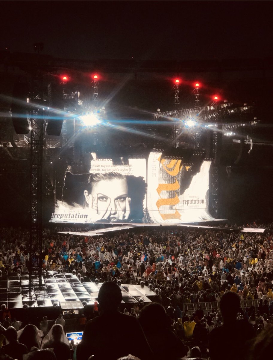 jillianeberson's tweet photo. 10 years and 6 shows later, my love for @taylorswift13 continues to grow. Truly an extraordinary human 🖤 #repTourEastRutherford https://t.co/VDNkxvypso