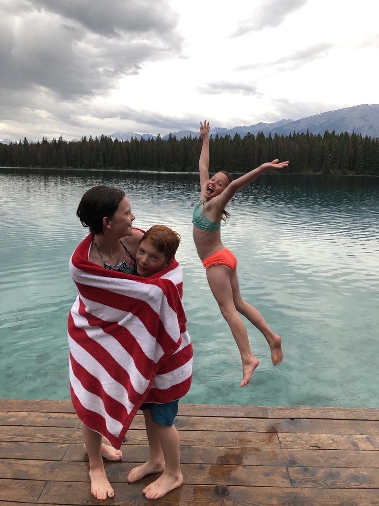 lesbjorn08's tweet photo. #lakeannette #dockjump #jasper https://t.co/KTAJDxCNRd