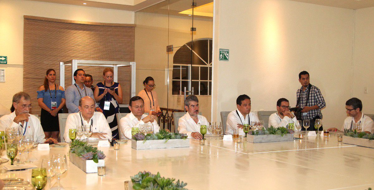 SRE_mx's tweet photo. Los Secretarios de Relaciones Exteriores, @LVidegaray, y de Economía, @ildefonsogv, presiden una reunión  con los Ministros de la #AlianzadelPacífico y con @el_BID, @ocdeenespanol, @cepal_onu, @AgendaCAF, @ALADI_SG y @SEGIBdigital. #XIIICumbreAP https://t.co/VFGeiRWSpz