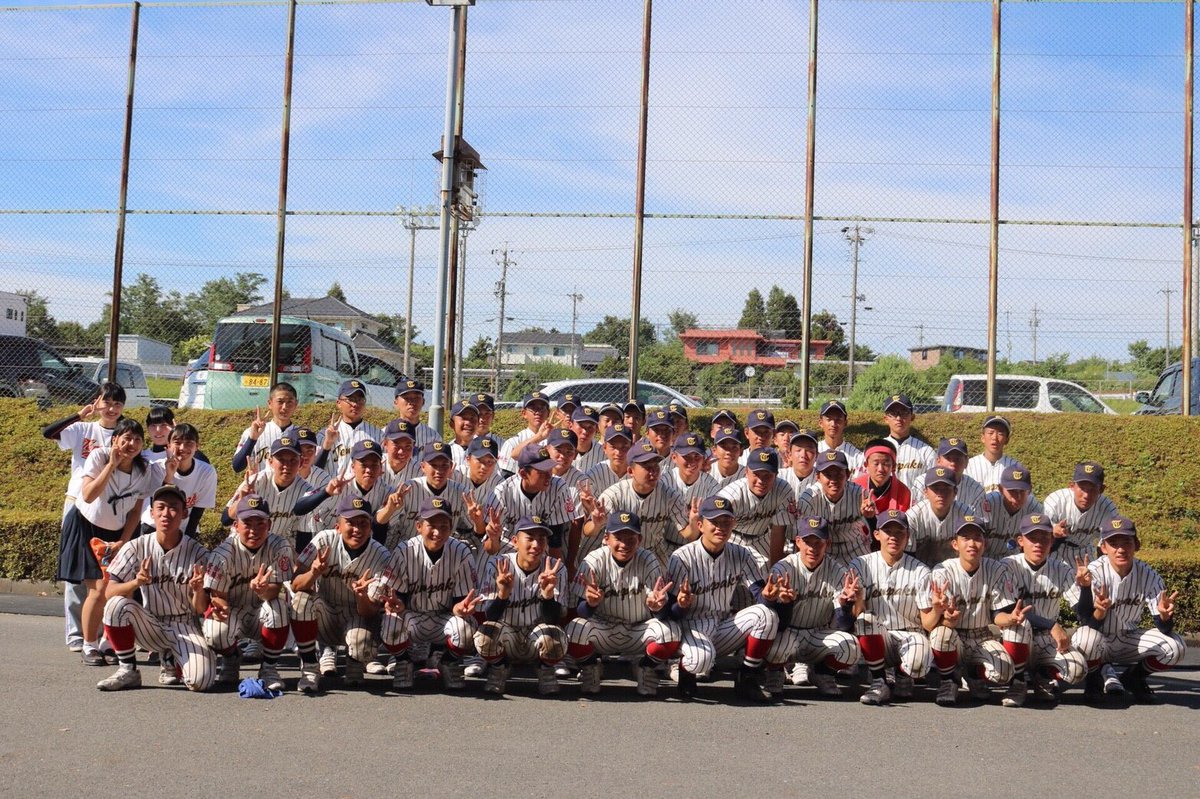 DM1w5's tweet photo. 昨日7月22日をもって、天白高校野球部を引退しました。
夏大が始まって調子崩して、ほんとに最後まで不甲斐ない4番だったけど、全員の力でここまで来れて最高の夏になりました。
もっと上まで行きたかった。
ありがとう高校野球。
頑張れ名電🔥 https://t.co/ORuZgrOt86