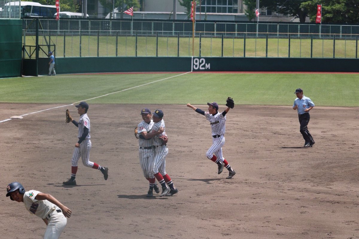 DM1w5's tweet photo. 昨日7月22日をもって、天白高校野球部を引退しました。
夏大が始まって調子崩して、ほんとに最後まで不甲斐ない4番だったけど、全員の力でここまで来れて最高の夏になりました。
もっと上まで行きたかった。
ありがとう高校野球。
頑張れ名電🔥 https://t.co/ORuZgrOt86