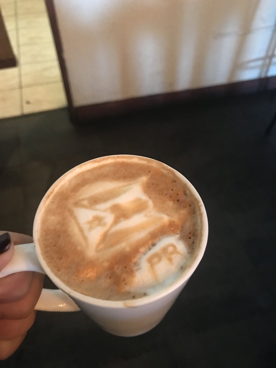 _jms16's tweet photo. Cuatro abrazos y un café apenas me desperté ☕️ #hechopormi #ekelekua #work #callaitoconcapo @pedrocapo https://t.co/fpbUVUu8uR