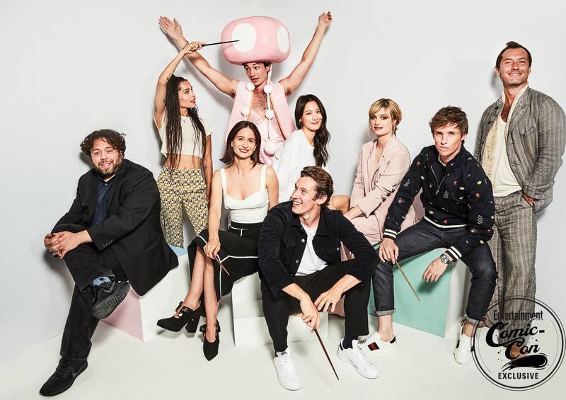 TiempoAgregadoX's tweet photo. ¿Qué les parece el cast de #FantasticBeasts en la #SDCC y el destacado atuendo de #EzraMiller? ¿Vieron el trailer? https://t.co/5MGnedT1pk