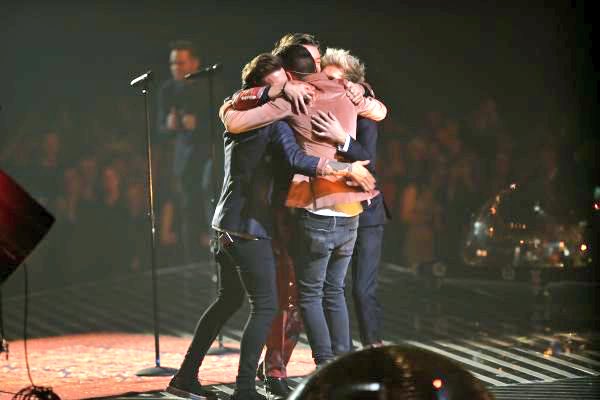 arancibia1d's tweet photo. CÓMO ES POSIBLE AMAR TANTO A 5 PERSONAS QUE CONOCISTE A TRAVÉS DE UNA PANTALLA?

#8YearsOfOneDirection https://t.co/EAfbPjOdBh
