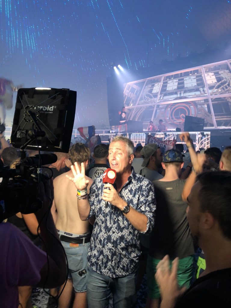 SiEspectaculos's tweet photo. TELEVISION >> HACE INSTANTES: Gran noche para #PorElMundo con @marley_ok y @nikitaneumann en vivo desde Bélgica liderando con picos de 14.1 puntos de rating en la pantalla de @telefe https://t.co/jWakLwAa0g