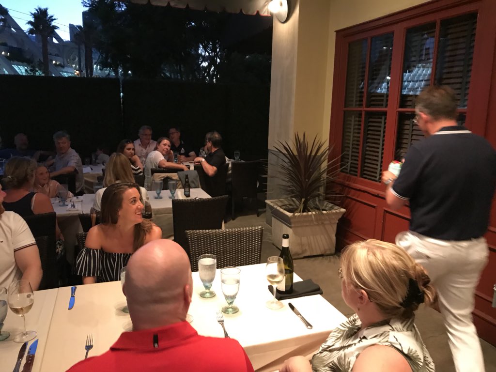 Pierre_Meier's tweet image. Netter Start #Entscheider-Reise #sandiego: #Gettogether mit Geburtstagsständchen für Dr. Josef #Düllings #VKD