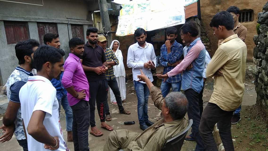 JAMGujarat's tweet photo. આજ રોજ સૂત્રાપાડા તાલુકા ના પૂરગ્રસ્ત વિસ્તારની મુલાકાત લઈ જરૂરિયાતની વસ્તુનો સર્વે કર્યો અને હવે સર્વે કર્યા બાદ જરૂરિયાતની વસ્તુ લોકો સુધી પહોચાડવામા આવશે. https://t.co/vWb2YC4l3J