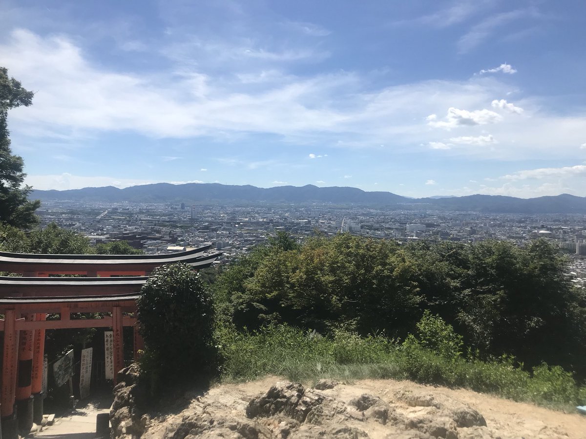 HayleysLCs's tweet photo. In Kyoto for #ILCC2018! Enjoying the first day of the conference and excited to discuss liquid crystals & solitons with other researchers this week! https://t.co/82QWuqBtOJ