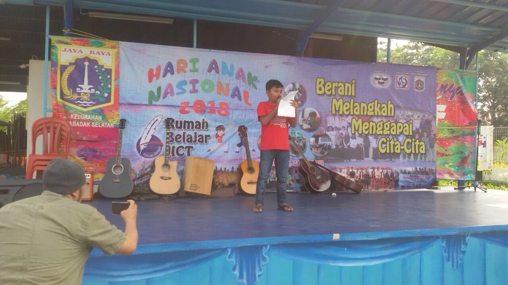 JICTIndonesia's tweet photo. CSR Pendidikan Rumah Belajar (RumBel) JICT ramaikan Hari Anak Nasional 2018 di RPTRA Rasela RBS #CSRJICT https://t.co/hSQ4ddW39y