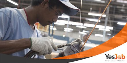 YesJobApp's tweet image. Banyak orang yang berfikir kalau kerja di pabrik cuma ngerusak badan, hasilnya nggak banyak, cuma habisin waktu doang, dan banyak lagi pandangan-pandangan buruk tentang buruh pabrik di mata masyarakat. Tapi faktanya, banyak kok remaja yang mencoba profesi ini. Do what u need todo