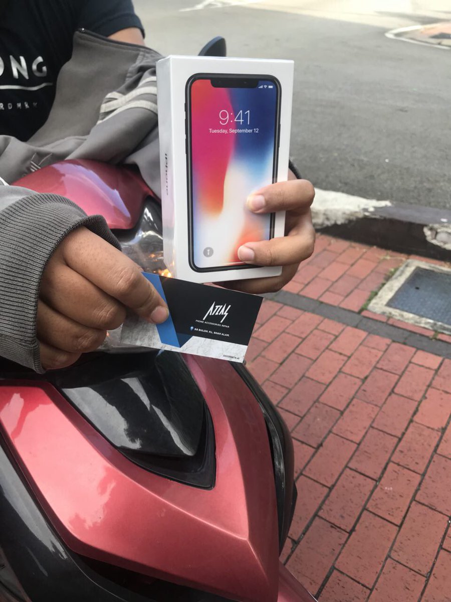 atlasgadgets's tweet photo. Sold lagi iPhone X nyewww. Tapi abam motor jangan main phone pulak waktu ride ye. Mahal tu kalau jatuh bro hahaha.
.
*MALAYSIA SET* (New centre)
NEW iPhone X 256GB Gray x4 -Rm5199
NEW iPhone 8 64GB x3 -Rm3099
NEW iPhone 8 256GB Gray -Rm3899
NEW OnePlus 6 128GB  -Rm2699 https://t.co/qMHjJ3ADfC