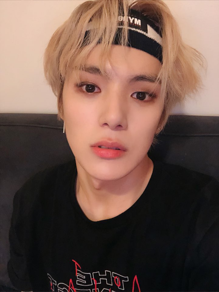OfficialMONSTAX's tweet photo. [#민혁] Monbebe makes me special🧤 https://t.co/XkwQcJCBlT