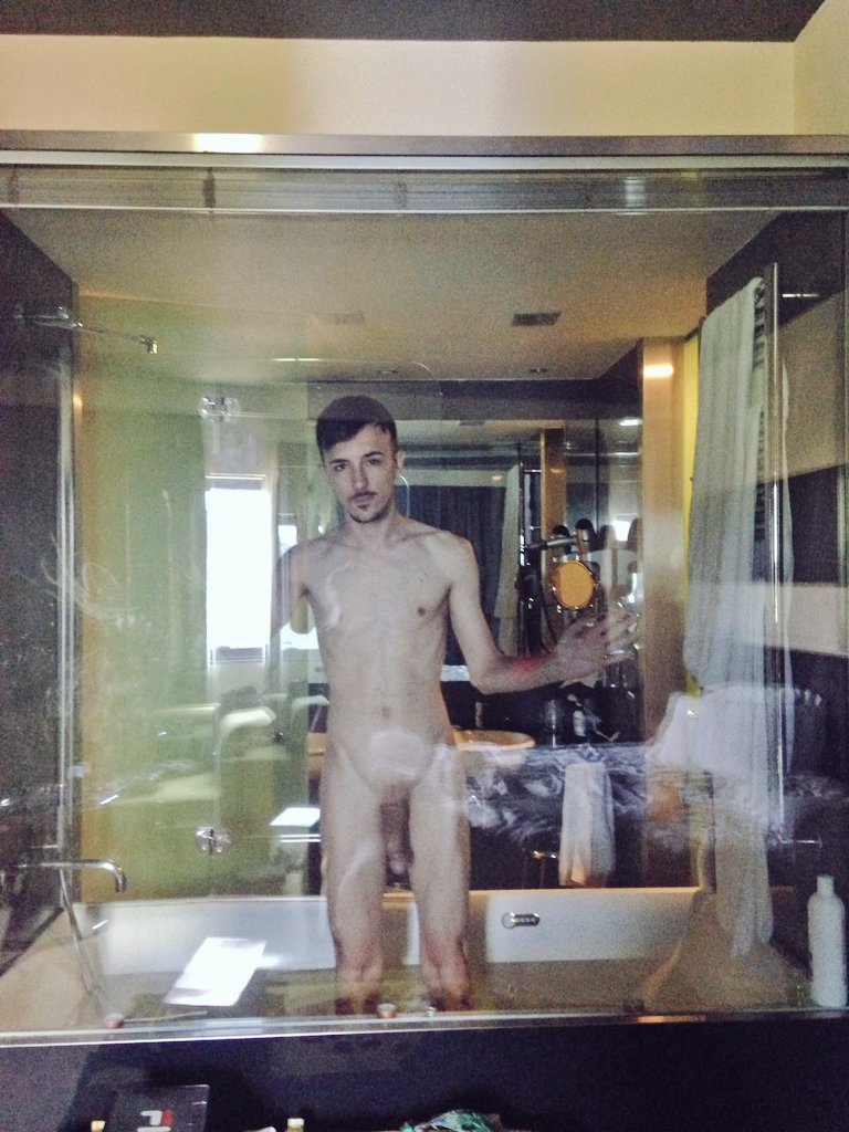 KENDOPORNX's tweet photo. RT y te mando foto por DM.😘😋

SI LLEGAMOS A 10K, HAGO DIRECTO CALIENTE!🚿😜👊💦 https://t.co/bsuty3y7SI