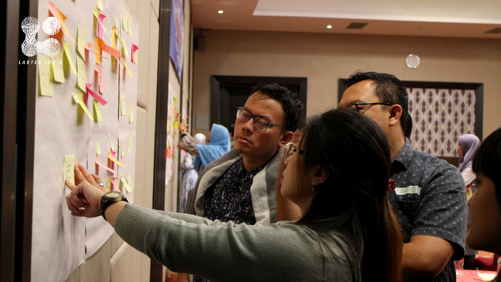 labtekindie's tweet photo. FOTO: 
#LabtekIndie bersama Persatuan Radio Siaran Swasta Nasional Indonesia (PRRSNI) Bandung menggelar workshop Design Thinking (17/7) untuk mencari solusi agar radio siaran tetap dapat bertahan di tengah ketatnya persaingan media dan pesatnya perkembangan era digital. https://t.co/73pwha4PdF