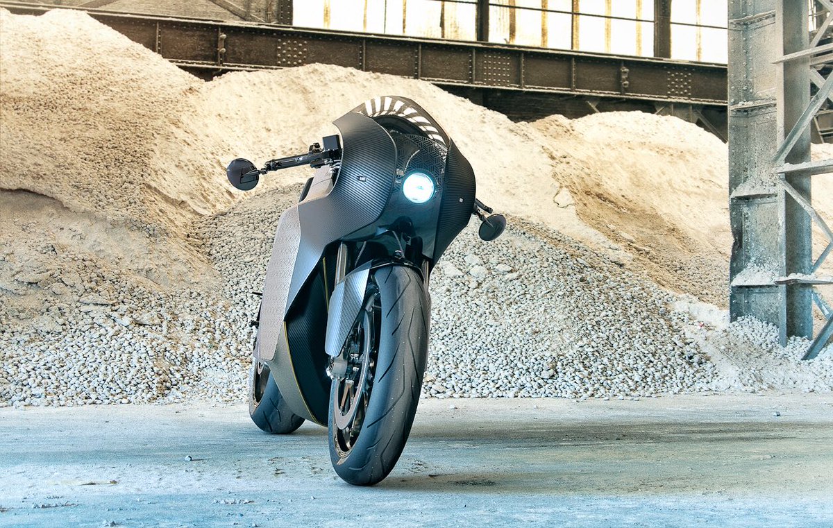 activrightbrain's tweet photo. The @SaroleaMoto #Manx7 - a stunning piece of #EV technology AND jaw-droppingly beautiful #design. 0-60 in 2.8secs + 205 mile range. Yes please :-) (Thanks for spotting @pluginadventure !!) https://t.co/uZGbWbKTh5 #Mobility #IoT #Motorbike https://t.co/cTTBcqLbBT