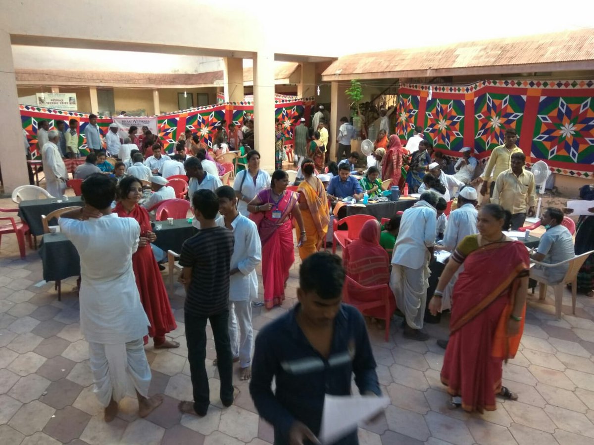 Bhaktivedanta_H's tweet photo. We wish Happy #AshadhiEkadashi to all. Serving throughout Dindi route &amp; giving quality #MedicalServices to Thousands of Warkaris at ‘#Pandharpur Wari’. #ServingInDevotion #CommunityHealthServices #PMC2018. For more pics click here https://t.co/P9Ziu8lRRz https://t.co/4mb1ARQGM8