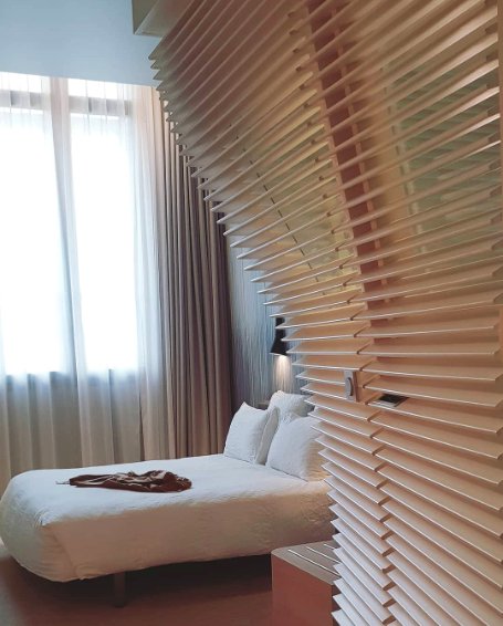 okkohotels's tweet photo. Nos chambres ont été pensées comme de jolies cocons urbains. On vous souhaite d'y faire de beaux rêves ✨
📸 : @ceelsan.hu
#hotel #hotelalyon #hotelconcept #hoteldeco #hoteldesign #hotellife https://t.co/pP5fwg1QsS