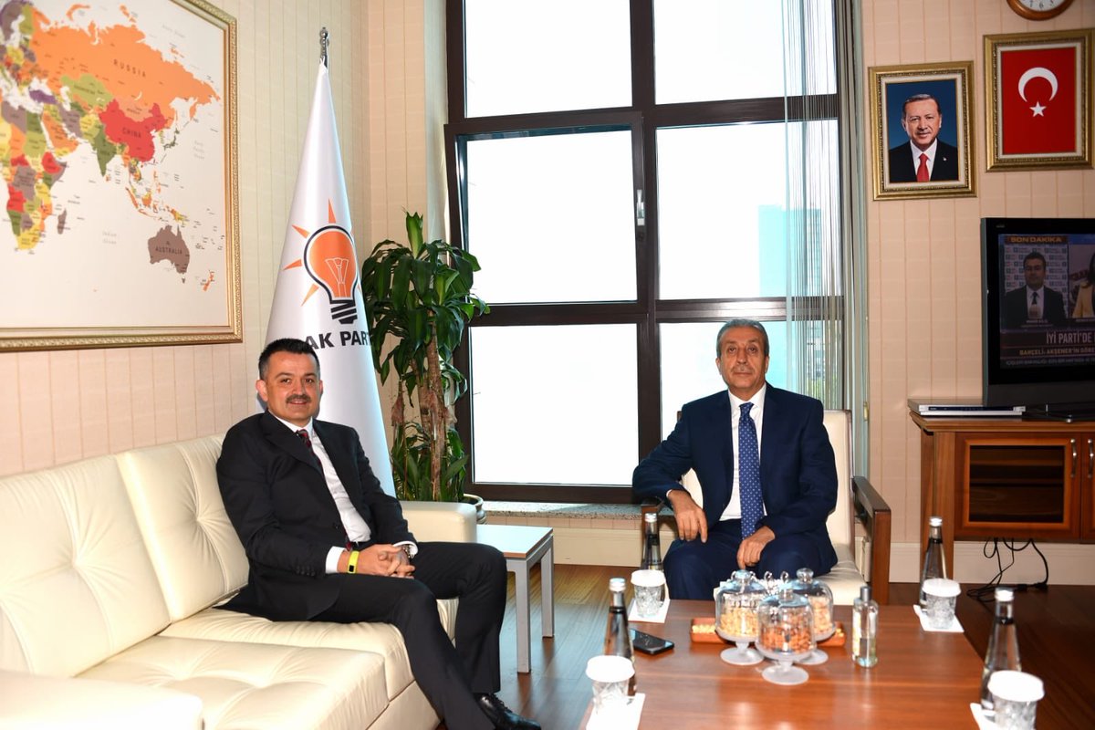 TCTarim's tweet photo. Bakanımız Dr. @bekirpakdemirli, eski Gıda Tarım ve Hayvancılık Bakanı Mehmet Mehdi Eker'i ziyaret ederek görüş alışverişinde bulundu. https://t.co/c3fYSVkbnh
