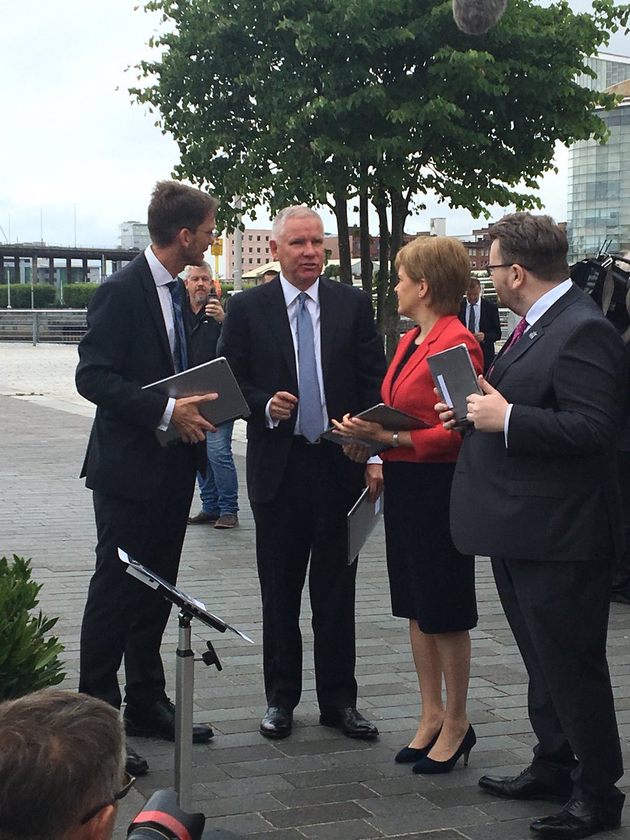 ScotGovFM's tweet image. .@NicolaSturgeon meeting @Barclays @GlasgowCC @scotent @GroupDrum to hear about plans to create a new base for up to 2,500 jobs at Buchanan Wharf in Glasgow barc.ly/2LGyqod