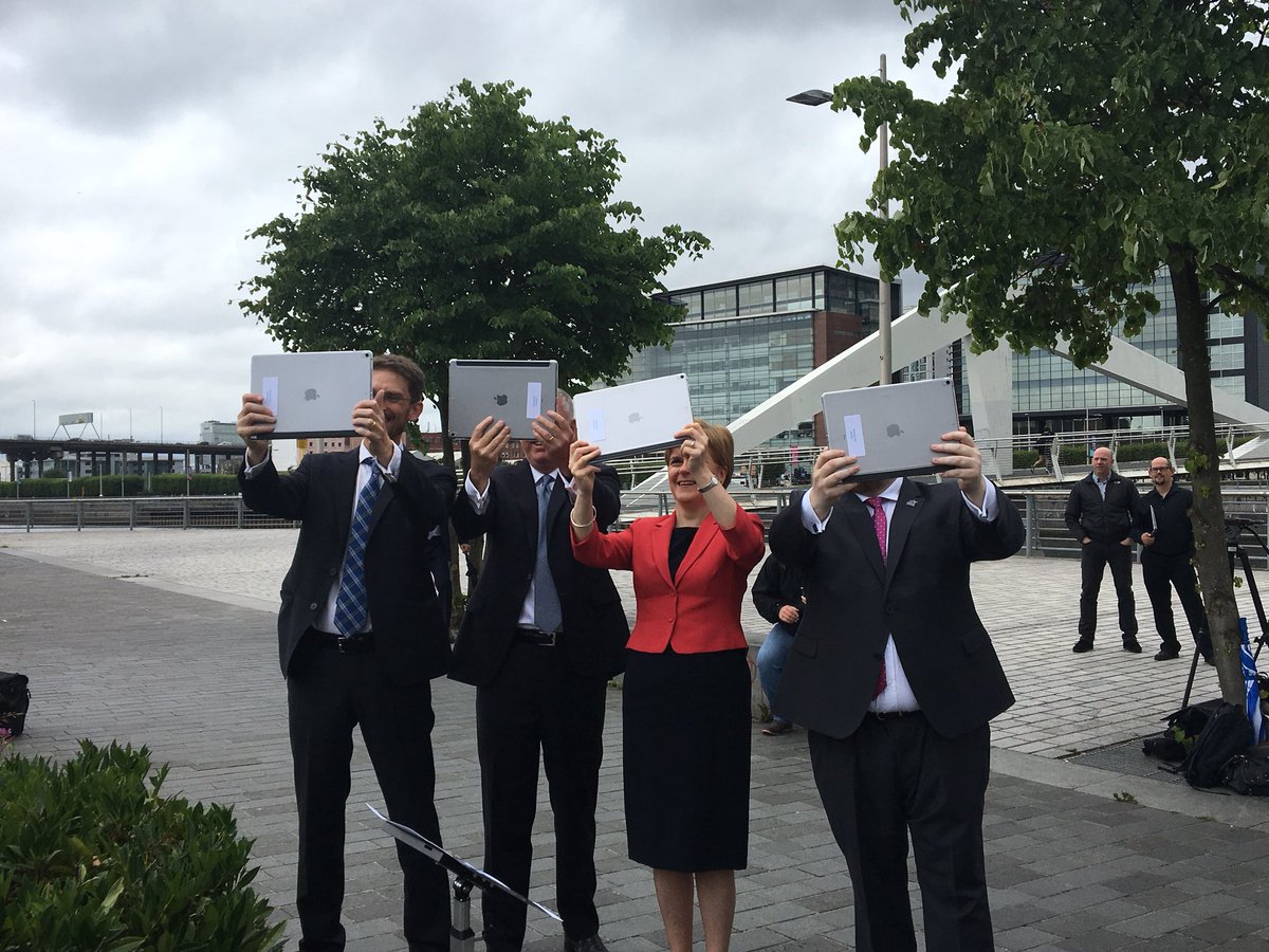 ScotGovFM's tweet image. .@NicolaSturgeon meeting @Barclays @GlasgowCC @scotent @GroupDrum to hear about plans to create a new base for up to 2,500 jobs at Buchanan Wharf in Glasgow barc.ly/2LGyqod