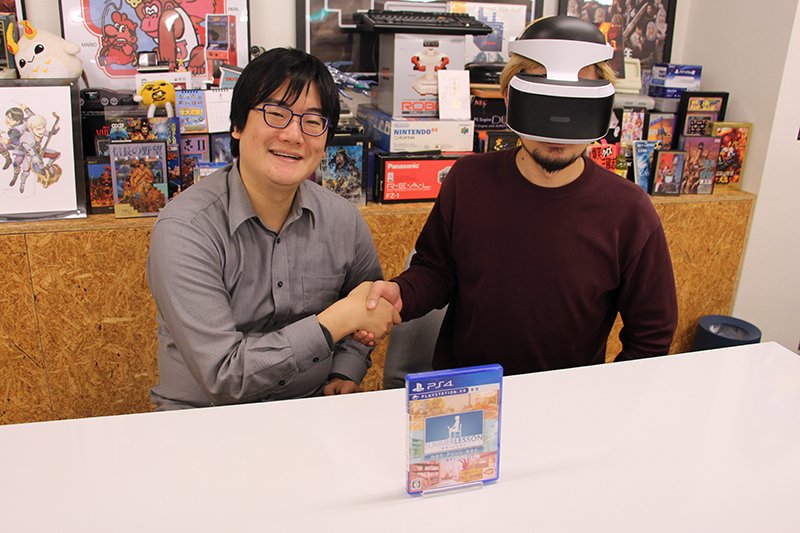 takehiro_ando's tweet photo. 『サマーレッスン』の玉置PとゲームDJの対談記事後編。開発秘話からゲームプロデューサー論。VRが過剰熱狂していた頃の渦中にいた心境や今話題のバーチャルYouTuberをどう見ているのか？などなど。https://t.co/1M2LI5kimX https://t.co/QYS5jALYcT