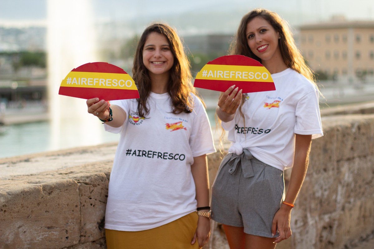 edeapie's tweet photo. Esta es nuestra respuesta a los lazos y cruces amarillos, mucho más bonita, fresca y con futuro ¿No creeis? Es la hora de cambiar. España necesita #AireFresco https://t.co/Vi6hNTS2JO