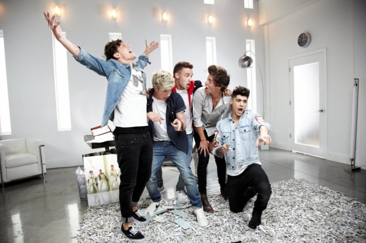MyLifeAsMenna's tweet photo. Happy 8th Anniversary directioners🎉

So proud of you boys and what you have become💕💕

Till the end with you guys..🌸💕

@NiallOfficial @LiamPayne @Louis_Tomlinson @Harry_Styles 

#8YearsOfOneDirection https://t.co/U3PprUIGHp