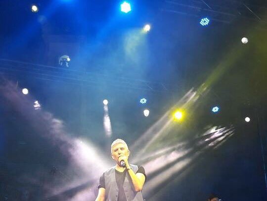 javier_depecos's tweet photo. 🎶SIGO AQUÍ, con el desafío siempre dentro sin calmar mi sed, LEVANTÁNDOME, cuando el destino, pone el alma del revés. YO SIGO AQUÍ🎶.
#FelizInicioDeSemana #FelizLunes https://t.co/A4bV4tCQ4K