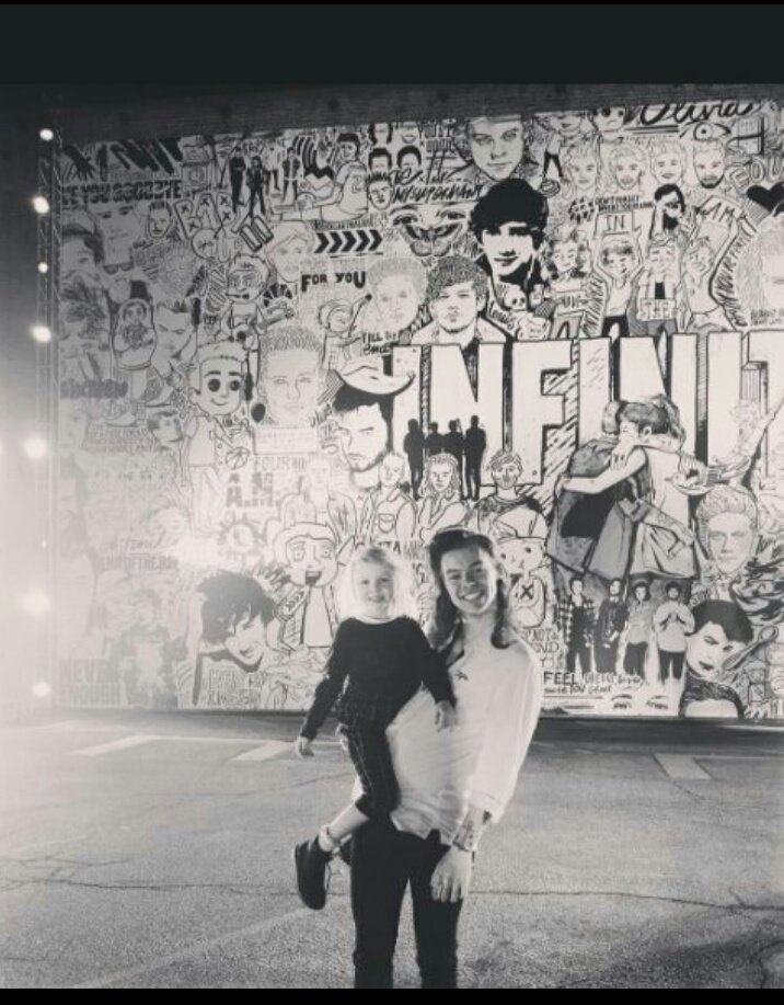 moonlightls_'s tweet image. si hay foto, hay vídeo, delen @onedirection
#InfinityMV