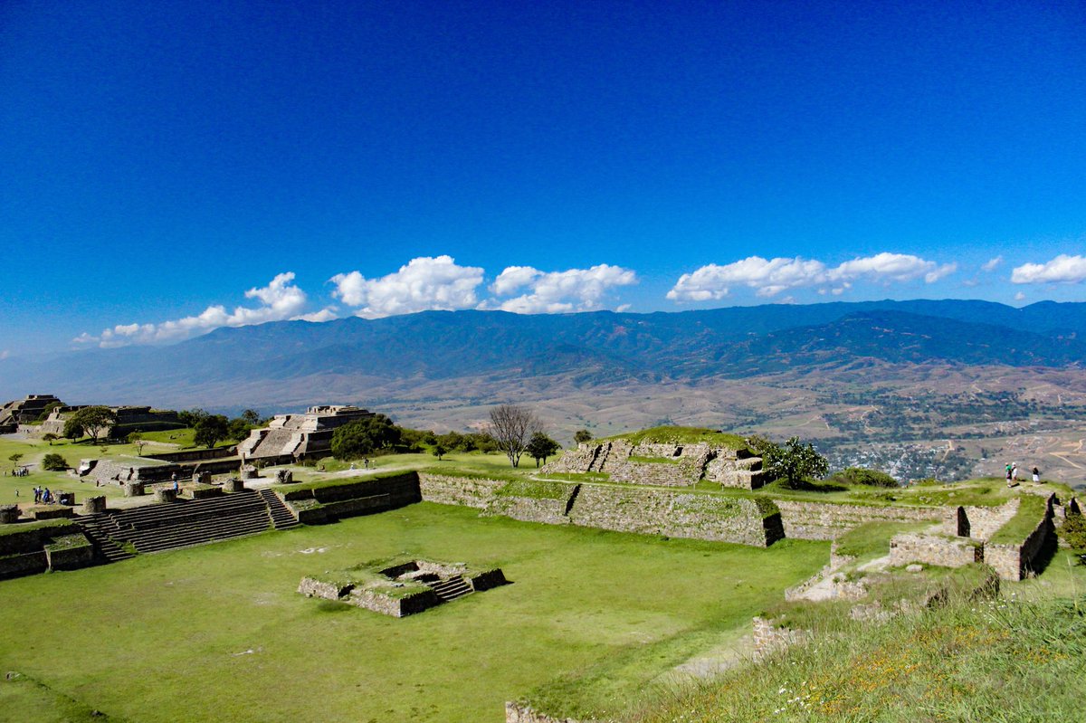 マチュピチュを目指し、南米をバックパックしている旅路で現地の人が連れて行ってくれた場所。
マチュピチュ行くのやめようかと思いましたよ。笑