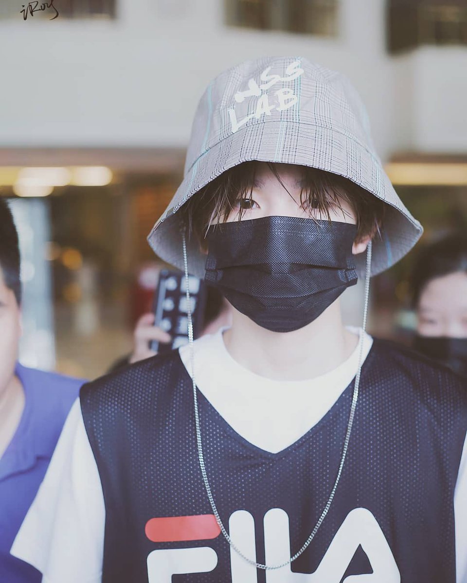 bubble_roy's tweet photo. #王源 #wangyuan #roywang #tfboysroy #tfboys王源

180723上班图
不过哥是不是早上洗完头发没吹干哪

#왕원 #おうげん #ワンユエン #VươngNguyên #唯爱王源 #源基金 #王源大主宰 #王源牧尘 #环球人物专栏王源说 #王源很王很丸圆 #TFBOYS왕원 #tfboysroy #cpop #fandom #asianstar #chinesesinger https://t.co/6LmAO3vYrU