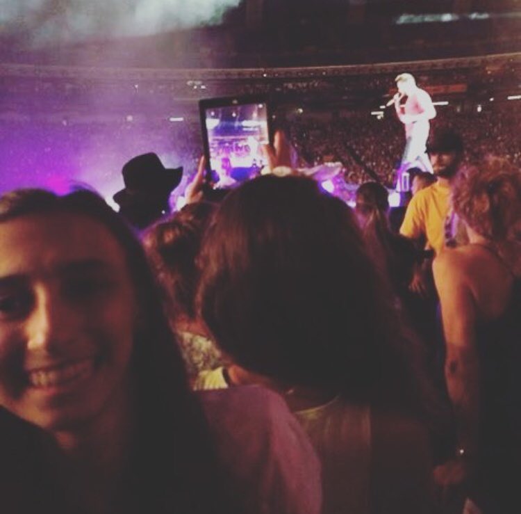 chgomez5sos's tweet photo. One of the happiest days ever! ❤️❤️#OTRAMontreal #8YearofOneDirection https://t.co/6L1PuDaF7j